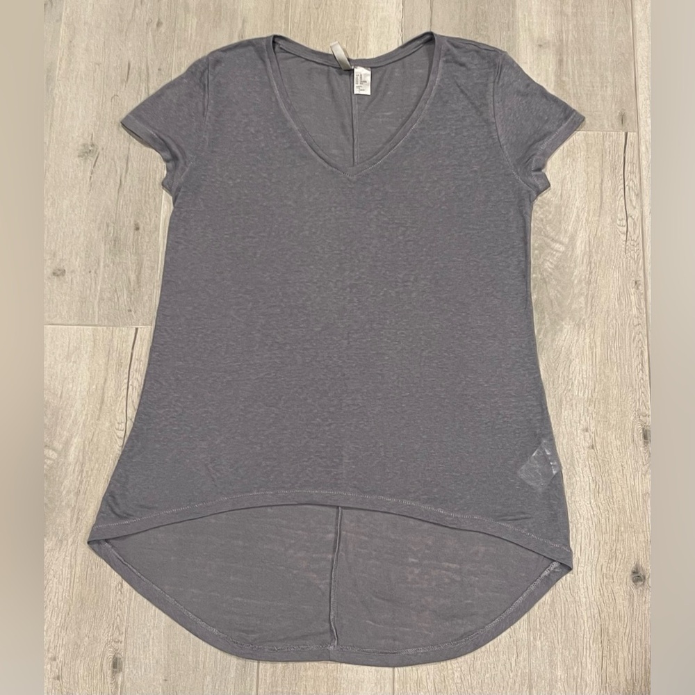 H&M Divided Sheer V neck Ash Purple short sleeve knit top Size XS